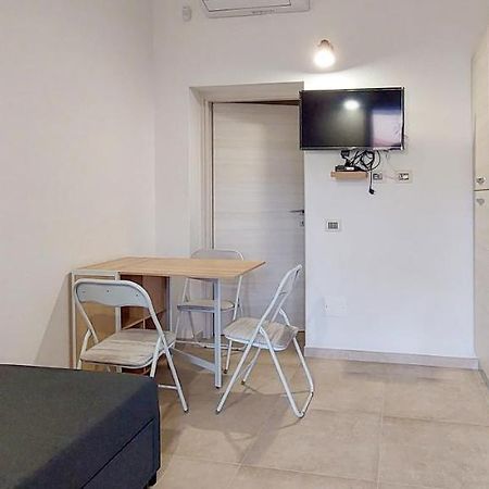 Appartamento Brigida Bilocale 2 Posti Vicino Al Centro San Teodoro  Bagian luar foto